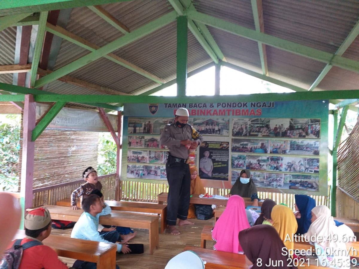 Bripka Suharno Gelar Kegiatan di Pondok Ngaji Bhabinkamtibmas