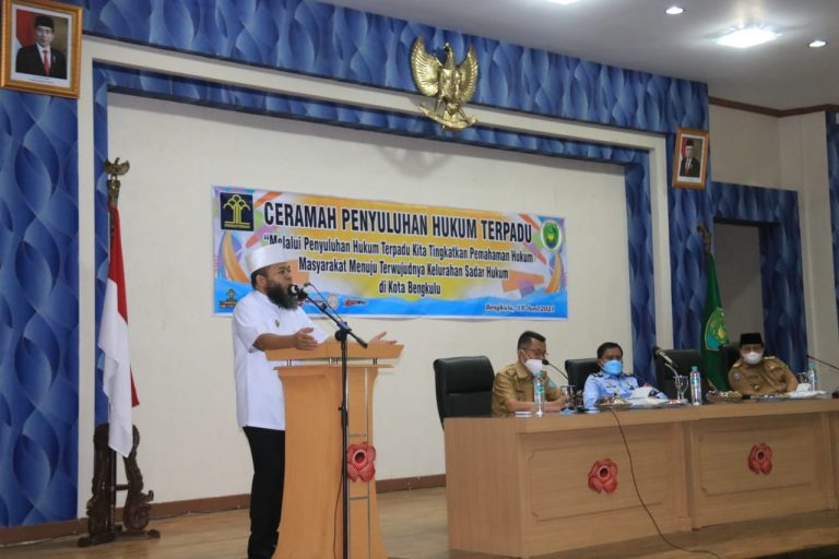 Melalui Penyuluhan, Walikota Helmi Ajak Masyarakat Lebih Melek Hukum
