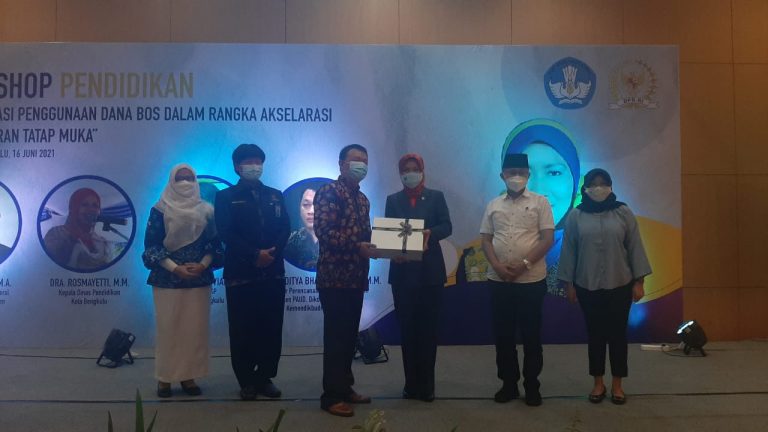 Pesan Walikota Bengkulu Agar Sekolah Kelola dan Manfaatkan Dana BOS Sebaik-baiknya