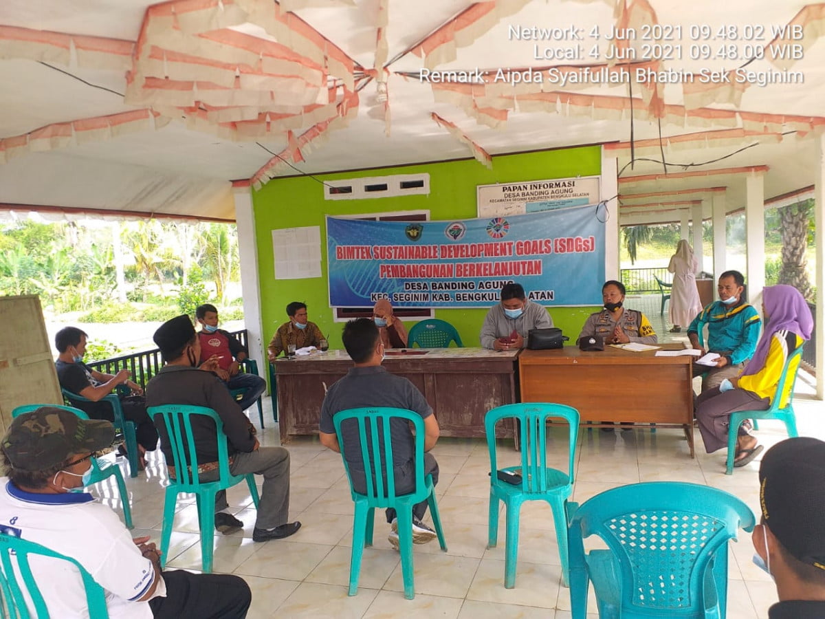 Bhabinkamtibmas Kawal Pilkades Desa Banding, Jamin Keamanan