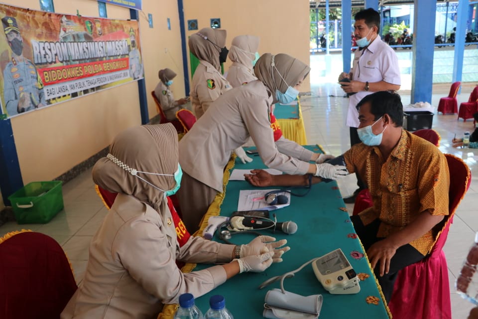 Polda Bengkulu Gelar Vaksinasi di SMAN 5