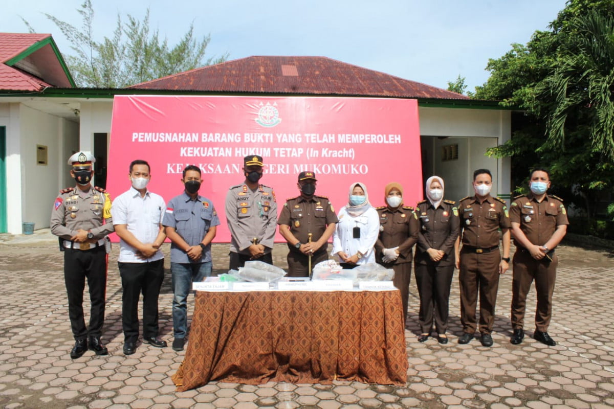 Jalinan Sinergi, Kapolres Mukomuko Hadiri Pemusnahan BB Oleh Kejari