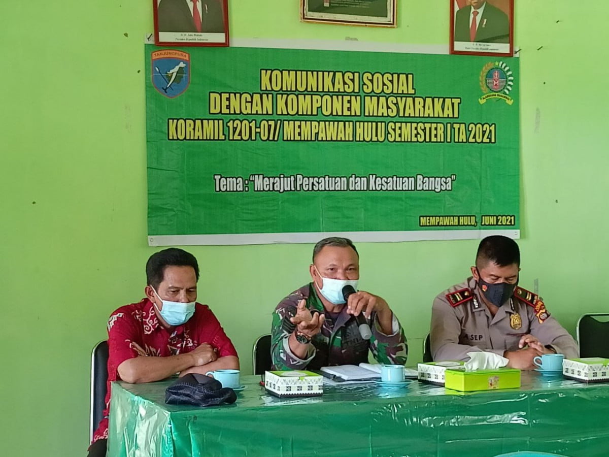 Dandim 1201 Mempawah Bersama Forkopimda Ikuti Rapat Evaluasi PPKM Skala Mikro Secara Virtual dengan Gubernur