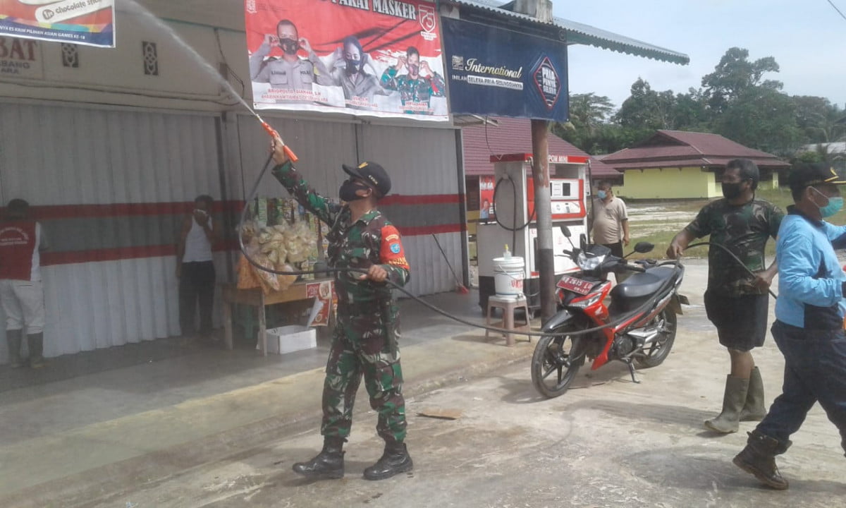 Penyemprotan Disinfektan Sampai ke Desa-Desa, Dandim 1201: Cegah Covid-19
