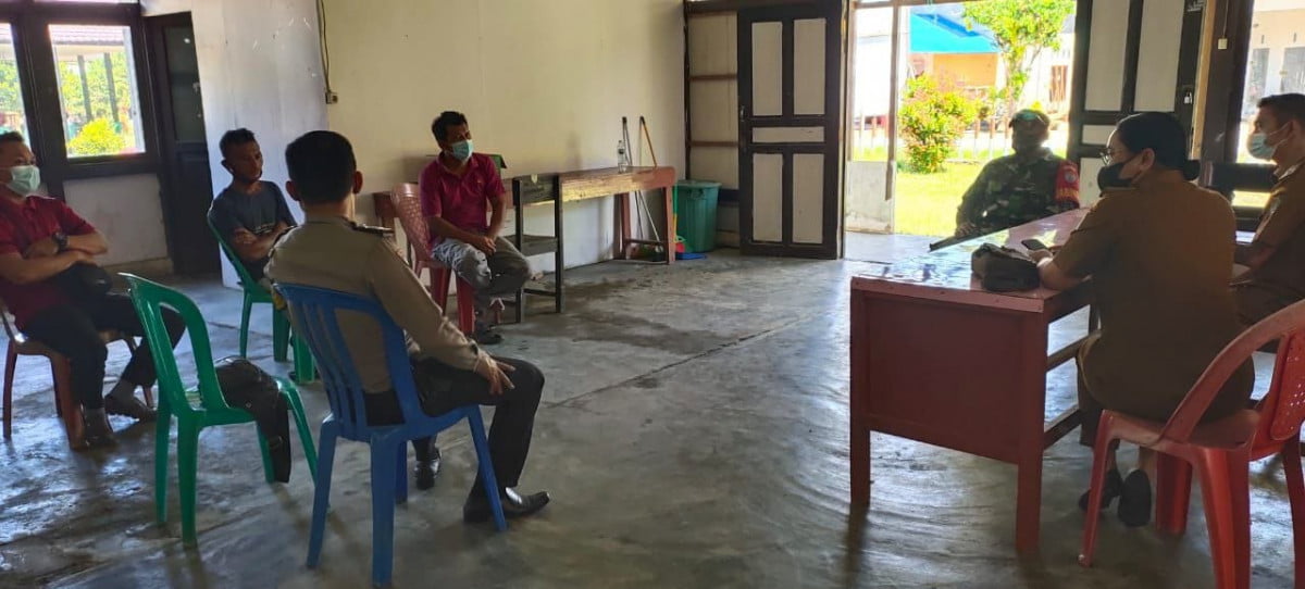 Babinsa Mempawah dan Camat Lakukan Komunikasi Sosial Bahas Hal untuk Kepentingan Masyarakat
