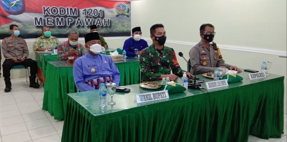 Rapat Evaluasi PPKM Skala Mikro Secara Virtual Diikuti Oleh Dandim 1201