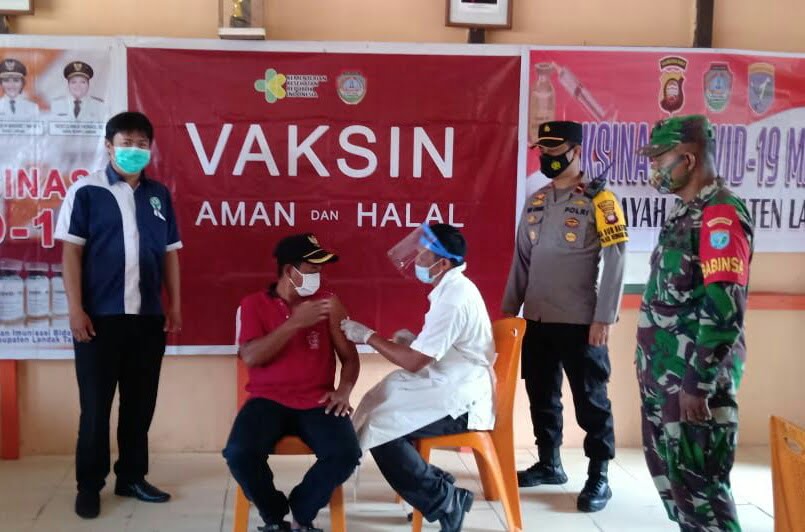 Dandim Apresiasi Babinsa Koramil Menyuke Dampingi Puskesmas Tes Swab Warga di Desa Ansang