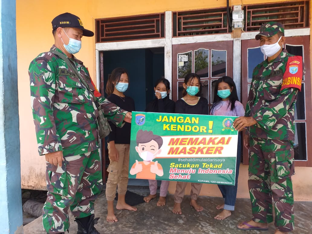 Babinsa Mandor Ajak Warga Patuhi Prokes Covid-19