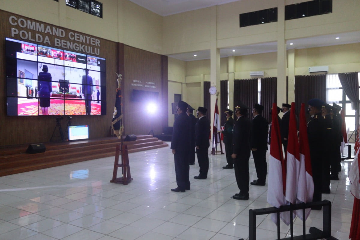 Wakapolda Bengkulu bersama Unsur Forkopimda Provinsi Bengkulu Ikuti Upacara Peringatan HUT Bhayangkara Ke -75 Secara Virtual