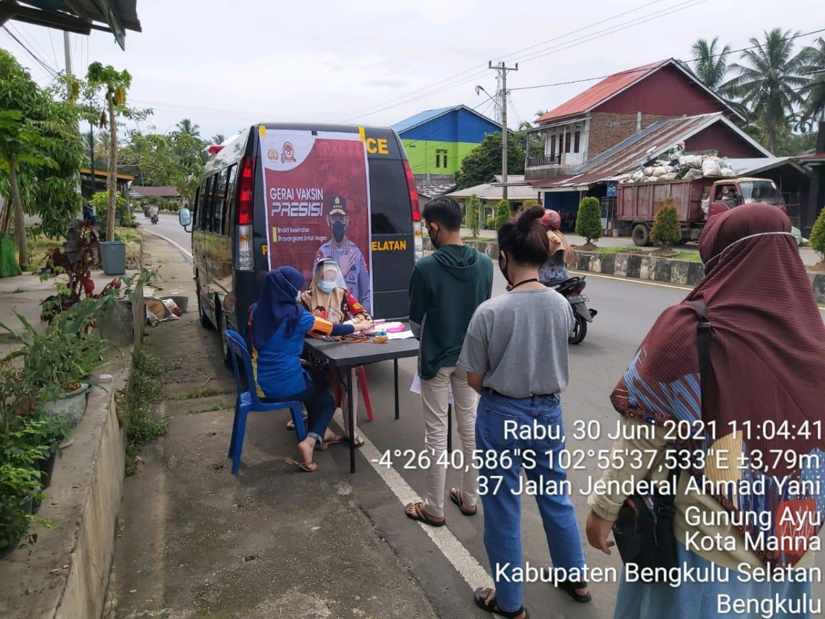 Polres BS Gelar Gerai Vaksin Sambut Hari Bhayangkara Ke -75