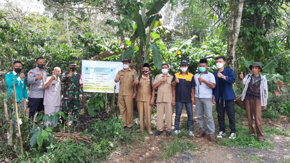 Desa Tebat Tenong Dalam Salurkan BLT dan Bangun Jalan 1 KM