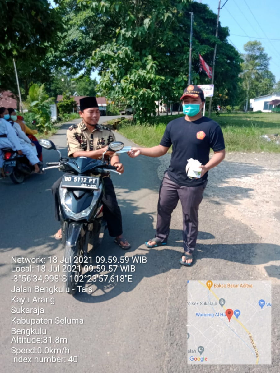 Cegah Penyebaran Covid-19, Ansor  Sukaraja Gandeng Lazisnu Bagikan Masker Gratis