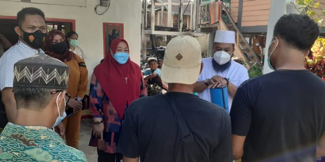Walikota  Helmi Santuni Korban Kebakaran Warga Kampung Bahari Bengkulu