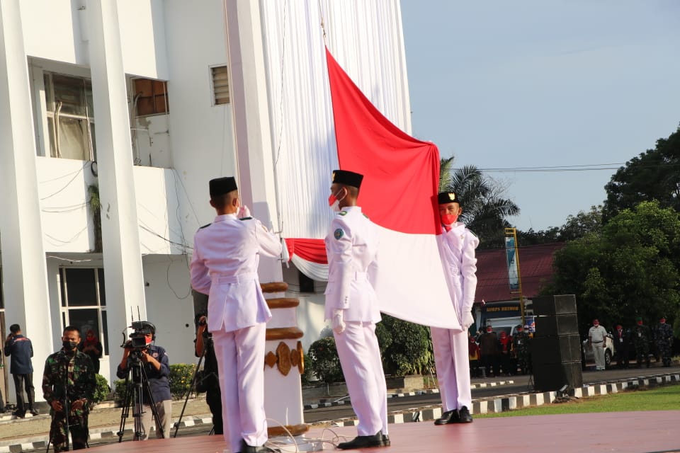 Gubernur Jadi Irup, Kapolda Hadiri Peringatan HUT RI Ke – 76 di Halaman Pemprov