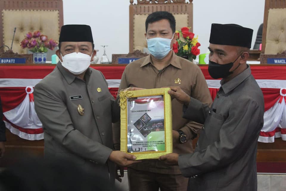 Rapat Paripurna Kesepakatan Bersama Antara DPRD Dengan Pemda Tentang Rancangan RPJMD Kabupaten Seluma Tahun 2021-2026