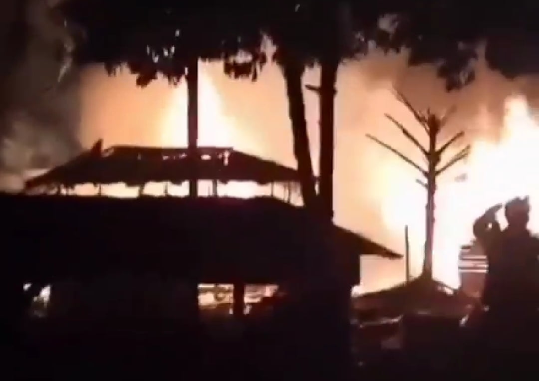 Diduga Konsleting Listrik, 4 Rumah Warga di Seluma Terbakar
