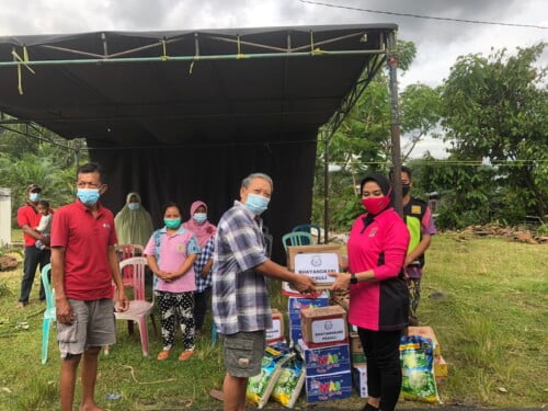 Bhayangkari Polres Bengkulu Bagikan Bantuan di Posko Siaga Bencana