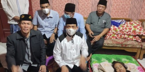 Wawali Dedy Besuk Warga Sakit dan Langsung Diantar ke RSHD