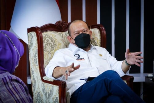 Ketua DPD RI Ingatkan Pemda Tak Tunda Pembangunan Jalan