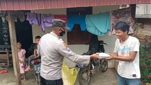 Jum’at Berkah, Polres Benteng Bagikan Nasi Kotak untuk Masyarakat Terdampak Pandemi