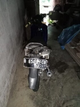 Pemotor Alami Slip Hingga Tabrak Pejalan Kaki