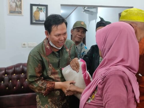 Distribusikan Beras, Sultan: Ini oleh-oleh Dari Ibu Menteri Sosial RI