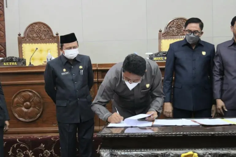 Pendapat Akhir Fraksi Terhadap Raperda RPPLH