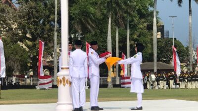 Zhakiyah Pembawa Baki HUT RI Ke 78 Balai Semarak Bengkulu