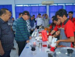 Rohidin Serahkan Bantuan Peralatan Usaha Kepada 13 UMKM