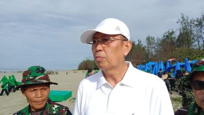 Sekda Isnan Fajri Pastikan Akan Kelolah Kebersihan Sampah di Kawasan Pantai Panjang