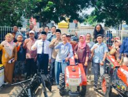 Jonaidi SP Bersama TPHP Provinsi Bengkulu Bagikan Alsintan ke Kelompok Tani