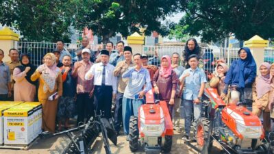 Jonaidi SP Bersama TPHP Provinsi Bengkulu Bagikan Alsintan ke Kelompok Tani