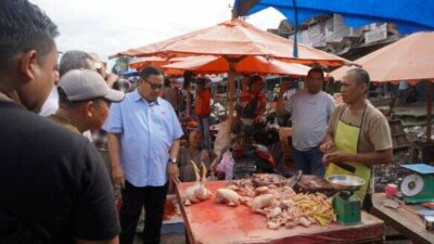 Cek Harga bahan Pangan, Pj Walikota Sidak ke Pasar Minggu