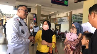 Kadinsos Jemput Meily di Bandara Fatamawati