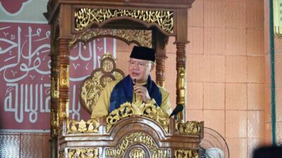 Rohidin Khatib Shalat Jumat di Masjid Ar Rahman