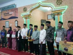 Safari Ramadhan 1445 H, Rohidin Serahkan Hibah untuk Masjid Al-Falah Lebong