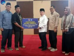 Bupati Mukomuko Serahkan Bantuan Mebeler Sekolah