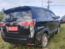 Mobil Dinas Kepala BKD Seluma Hantam Avanza