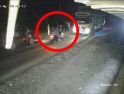 Wanita Cantik Nyaris Terlindas Fuso