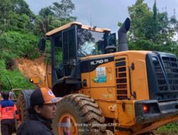 Penanganan Longsor Susulan, Alat Berat Standby di Lokasi