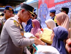 Kapolda Bengkulu Salurkan Bantuan Satu Ton Beras Kepada Korban Banjir