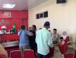 Audiensi Tuntut Kepala Desa Diberhentikan Berujung Ricuh
