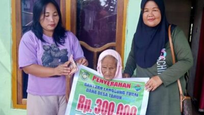 Salurkan BLT-DD, Pemdes Kota Agung Sambangi Rumah Warga