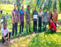 Pemdes Kuripan Bangun Jalan Desa Secara Gotong Royong