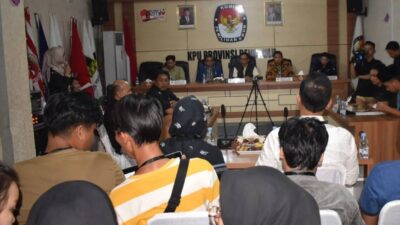 Tim Pasangan Dempo Xler – Ahmad Kenedi Serahkan Syarat Bakal Calon Gubernur Bengkulu