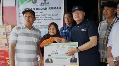 Rohidin Salurkan Bantuan Bedah Rumah ke Warga Merawan