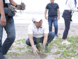 Dempo Xler Pimpin World Cleanup Day di Pantai Panjang