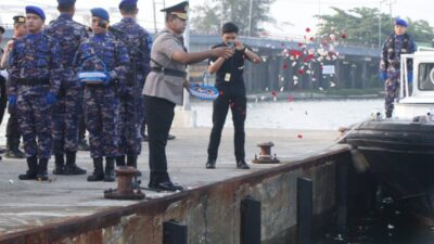 Polda Bengkulu Tabur Bunga di Laut, Bentuk Penghormatan Kepada Arwah Pahlawan