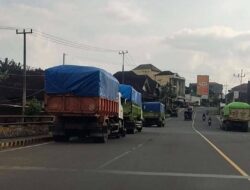 Warga Rejang Lebong Keluhkan Banyaknya Truk Parkir di Jembatan