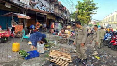 Masih Ada Pedagang Bandel, Satpol PP Kota Bengkulu Standby di Lokasi